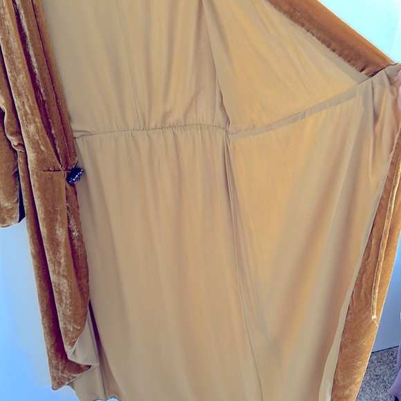 Mango Velvet Lined  Wrap Midi Dress US 6 Brooch Accent Button Orange Gold Color - Picture 9 of 10